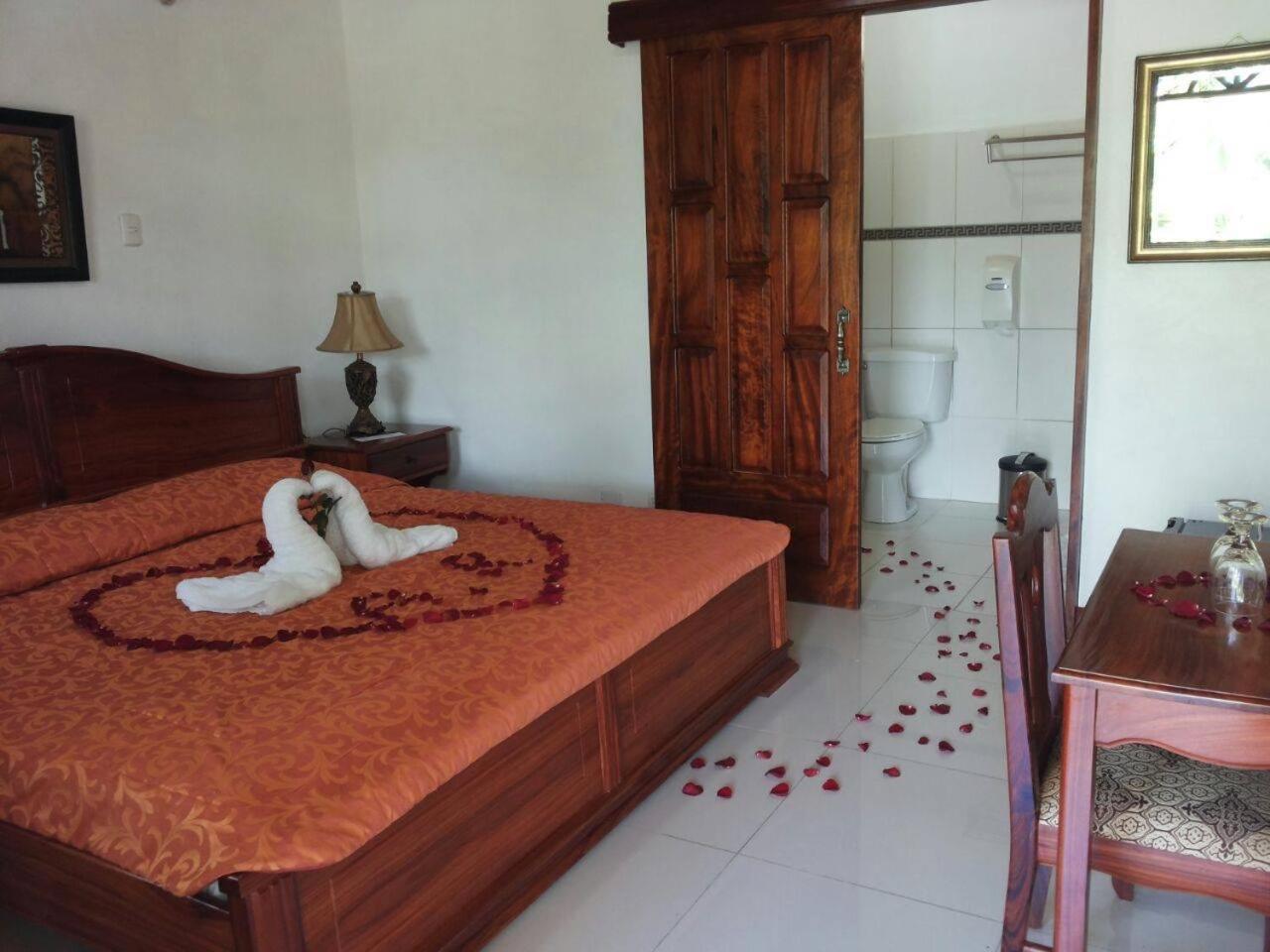 Hotel Los Higuerones Paso Canoas Екстер'єр фото